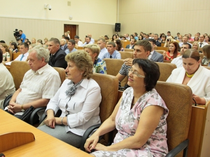 В Администрации Алтайского края состоялось вручение дипломов выпускникам Губернаторской программы 2013/2014 учебного года